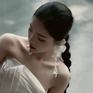 White Pearl & Flower Necklace