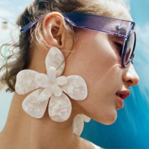 Large Resin Flower Necklace